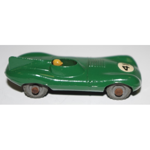 40 - Matchbox Regular Wheels No.41a Jaguar D Type - Stannard Code 4 - dark green body with racing number ... 