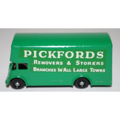 43 - Matchbox Regular Wheels 46b Guy ''Pickfords'' Removal Van - 3-line decal, green, silver trim, knobbl... 