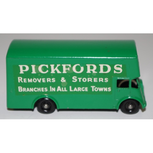 43 - Matchbox Regular Wheels 46b Guy ''Pickfords'' Removal Van - 3-line decal, green, silver trim, knobbl... 