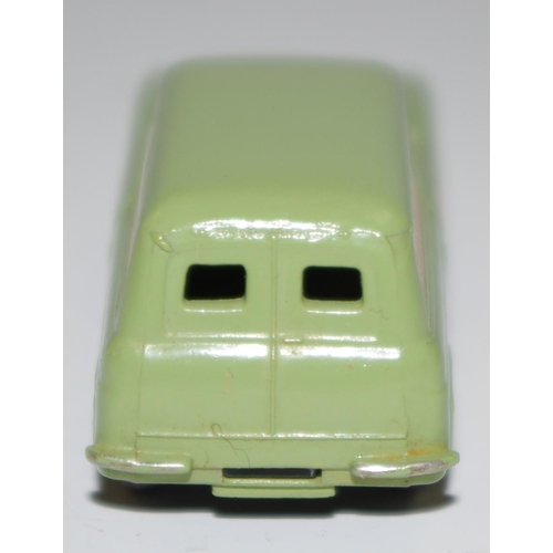 58 - Matchbox Regular Wheels 59a Ford Thames ''Singer'' Van - Stanndard Code 2 pale green, silver trim, k... 