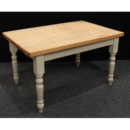 152 - A pine farmhouse 'scrub top' kitchen table