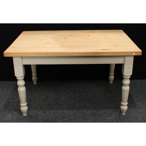 152 - A pine farmhouse 'scrub top' kitchen table