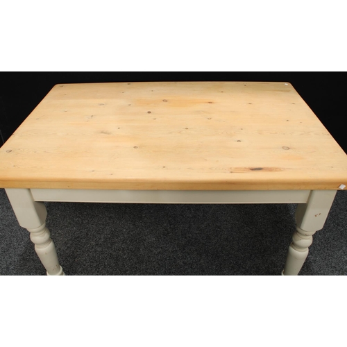 152 - A pine farmhouse 'scrub top' kitchen table