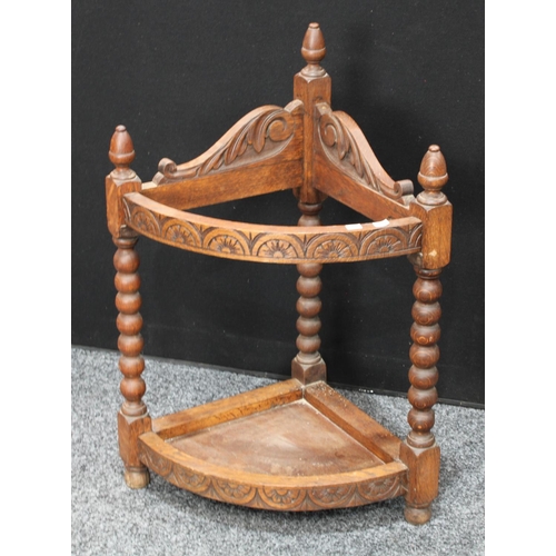 158 - A 17th century style oak corner walking stick/umbrella stand, bobbin-turned supports, 80cm high