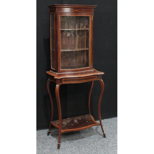 206 - An Edwardian satinwood crossbanded mahogany serpentine display cabinet, outswept cornice above a gla... 