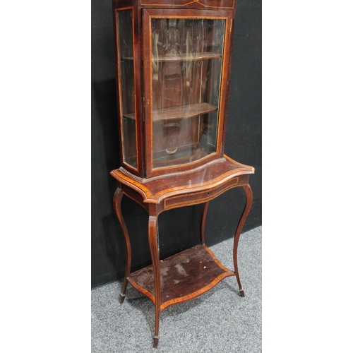 206 - An Edwardian satinwood crossbanded mahogany serpentine display cabinet, outswept cornice above a gla... 