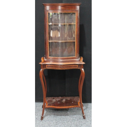 206 - An Edwardian satinwood crossbanded mahogany serpentine display cabinet, outswept cornice above a gla... 