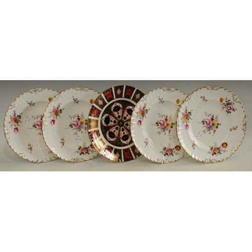 223 - A Royal Crown Derby 1128 pattern 27cm plate, second quality; a set of four Posies pattern 27cm plate... 