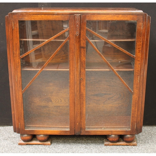 253 - An Art Deco oak display cabinet, c.1940