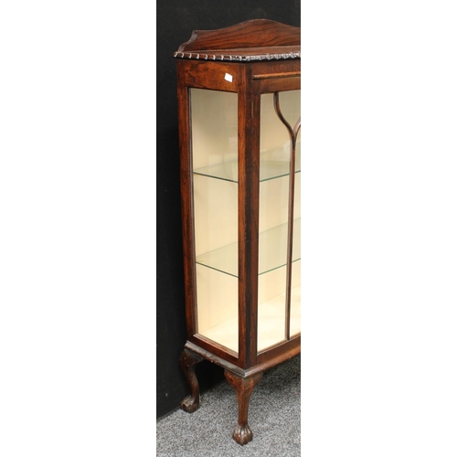 277 - An early 20th century oak display cabinet, c.1920