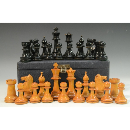 3054 - A boxwood and ebonised Staunton pattern weighted chess set, the Kings 9.5cm high