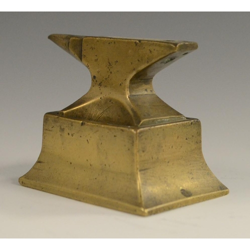 3057 - A brass jeweller's bench anvil, integral spreading rectangular base, 8cm wide