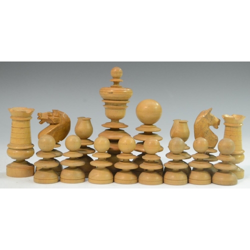 3087 - A French Regency type pattern boxwood and ebony chess set, the Kings 9.5cm high, mahogany box