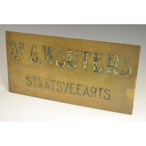 3173 - An Art Nouveau period brass physician's surgery wall plaque, inscribed Dr G Wouters, Staatsveearts, ... 