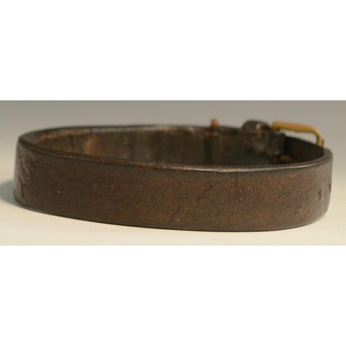 3180 - An early 20th century brass mounted leather dog collar, the owner's cartouche inscribed Lambert, 21 ... 