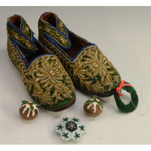 3080A - A pair of Ottoman child's shoes, embroidered and applied with gilt and silvered threads on an emeral... 