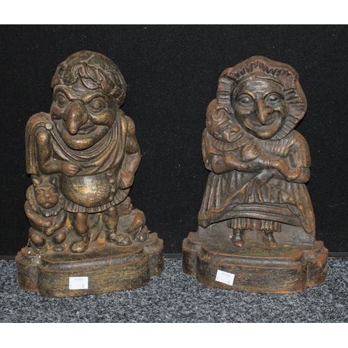 254 - A pair of cast iron doorstops, as Mr. Punch and Judy (2)