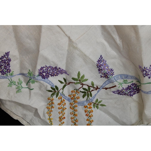 492 - Textiles - hand embroidered floral and lace edged linen tablecloths