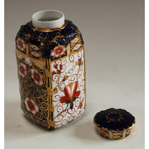 5024 - A Royal Crown Derby Imari palette 2451 pattern rectangular jar and cover, 16cm, printed mark in red,... 