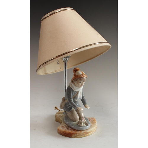 5137 - An lamp as a kneeling boy, on alabaster base