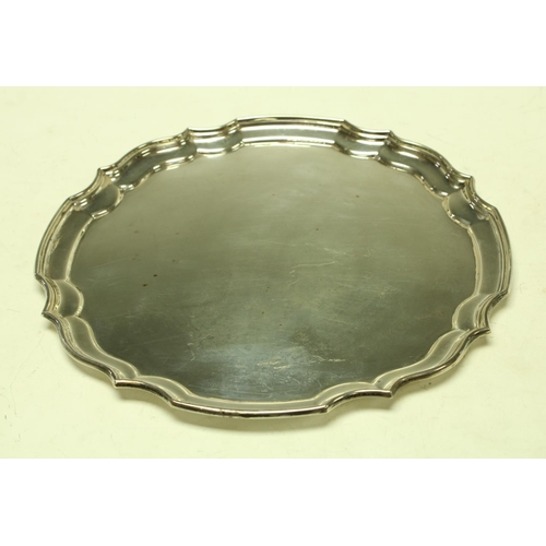 5702 - A silver salver, pie crust border, Birmingham 1973, 14oz