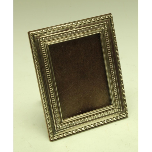 5705 - An Elizabeth II silver rectangular easel photograph frame, Sheffield 1991