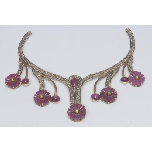 1016 - An Art Deco style diamond and pink ruby floral collar necklace, shaped solid hinged seven section pa... 