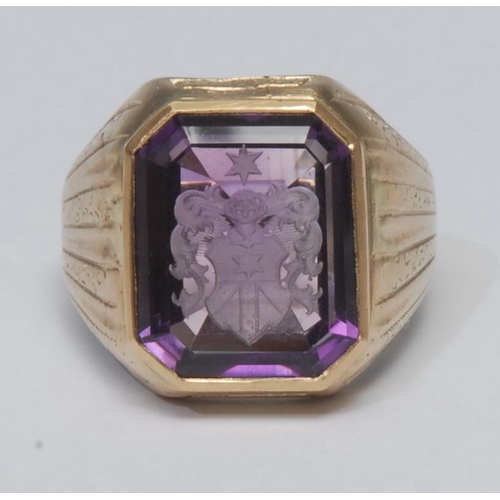 1023 - A 19th century amethyst armorial signet ring, with German or French arms, rectangular faceted amethy... 