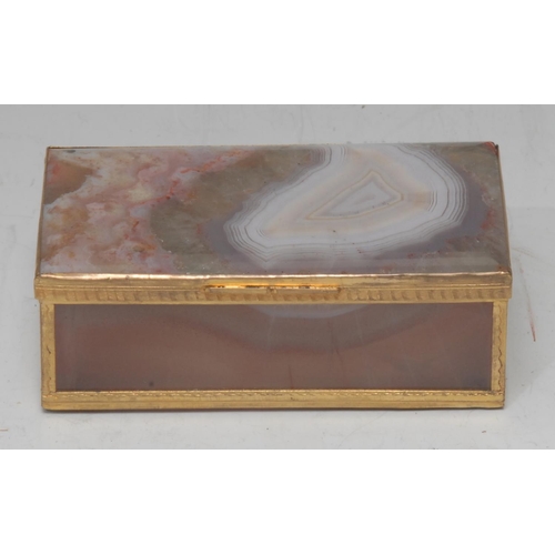 1094 - An early 19th century French yellow metal-mounted agate rectangular table-top snuff box, quite plain... 