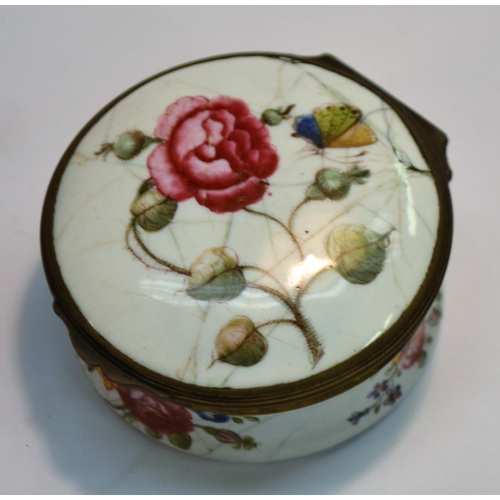 1112 - A George III Birmingham enamel circular snuff box, the slightly domed hinged cover painted with a pi... 