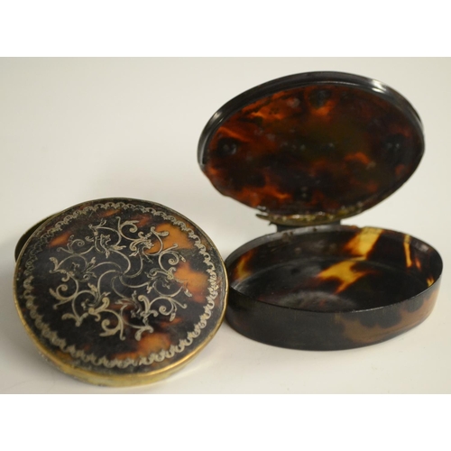 1148 - A Queen Anne/George I tortoiseshell oval snuff box, the hinged cover mounted with love hearts and ce... 