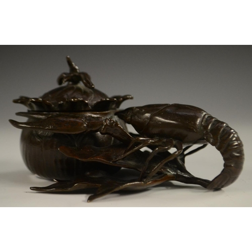 1413 - A bronze lobster inkwell, hinged cover, 15cm wide