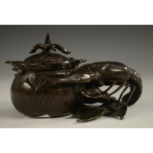 1413 - A bronze lobster inkwell, hinged cover, 15cm wide