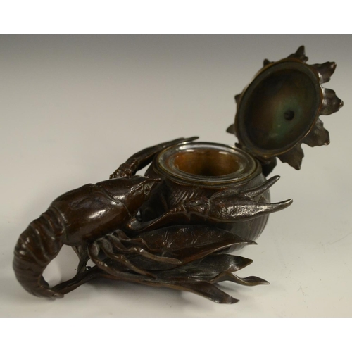 1413 - A bronze lobster inkwell, hinged cover, 15cm wide