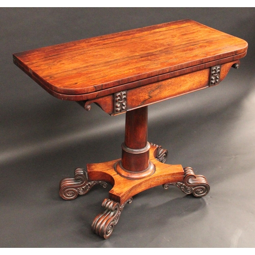 1566 - A George/William IV rosewood rounded rectangular card table, folding top enclosing an inset baize li... 