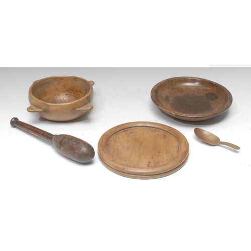 2037 - Treen - a 19th century sycamore food bowl, four lugs to sides, 15cm diam; a platter, similar; a bowl... 