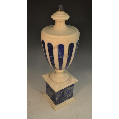 2055 - A Neo-Classical design lapis lazuli and white marble ovoid mantel urn, in the Grand Tour taste, knop... 