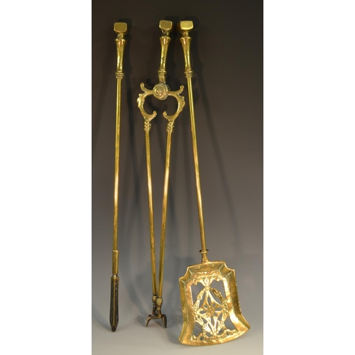 2058 - An early 19th century brass fireside companion set