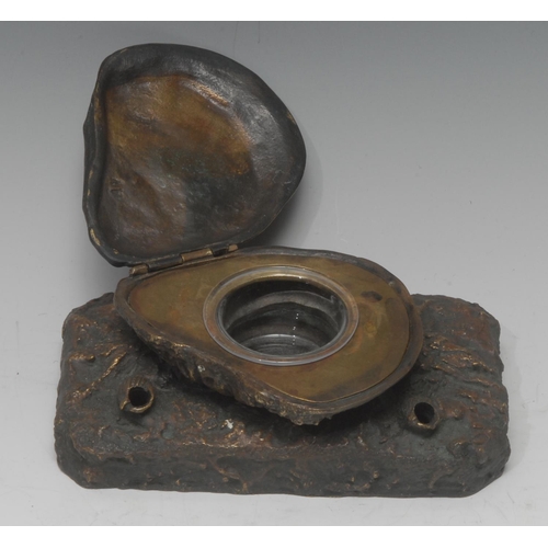 2062 - A 19th century bronze inkwell, in the form of an oyster shell, hinged cover, shell pen holders, 15cm... 