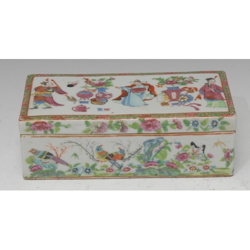 278 - A Chinese famille verte scholar's rectangular pen box, the cover typically decorated in polychrome e... 