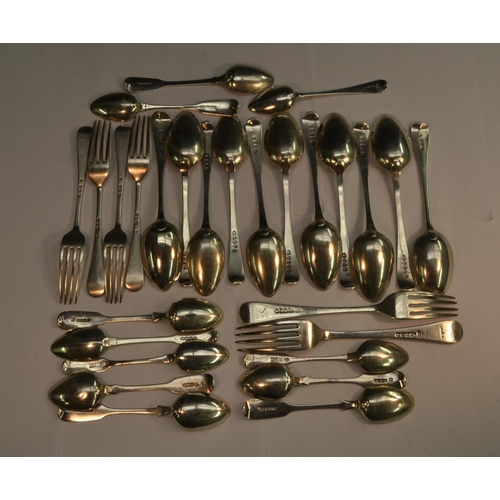 612 - A collection of George III and later silver flatware, various dates and makers (28), 32.5oz