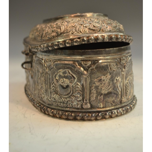 658 - A 19th century Indian silver rounded rectangular paan daan table-top box, hinged cover chased with a... 