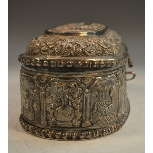 658 - A 19th century Indian silver rounded rectangular paan daan table-top box, hinged cover chased with a... 