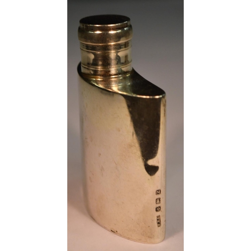 715 - A George V silver curved rectangular hip flask, hinged bayonet cover, 8cm long, Birmingham 1924