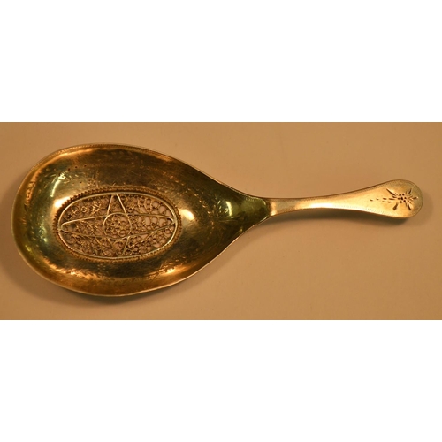 728 - A German silver filigree caddy spoon, 9.5cm long, 18th/early 19th century