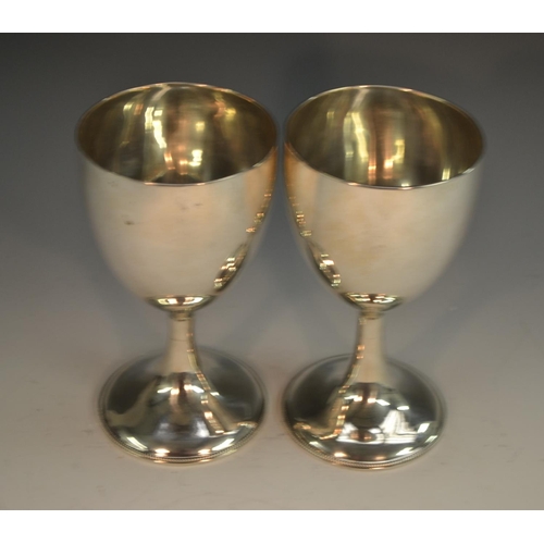 757 - A pair of George III Irish silver ovoid pedestal goblets, quite plain, spreading bases with beaded b... 