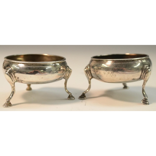 758 - A pair of George III silver cauldron salts, milled borders, hoof feet, 6cm diam, London 1784