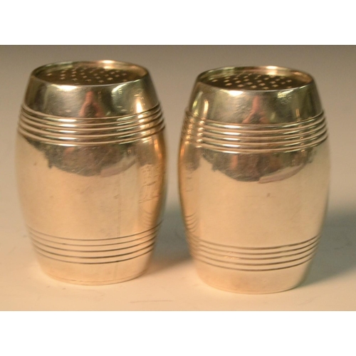 772 - A pair of Victorian silver novelty peppers, as barrels, screw-fitting covers, 5.5cm high, Walter & J... 