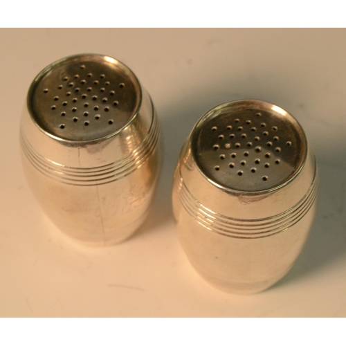 772 - A pair of Victorian silver novelty peppers, as barrels, screw-fitting covers, 5.5cm high, Walter & J... 