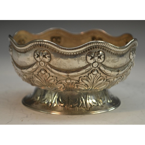 820 - A Victorian silver sugar bowl, undulating lip, embossed ribbon bow swag above foliate body and foot,... 